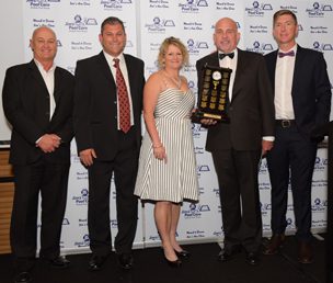 2016 National Franchisor of The Year: Doug Greer (Zodiac), Simon Farmer (2015 Winner), Kerri Steltenpool, Mike Steltenpool, Brett Blair (GM Jim’s Pool Care)